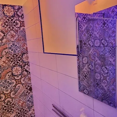 לינה וארוחת בוקר Cala Di Luna House 4*